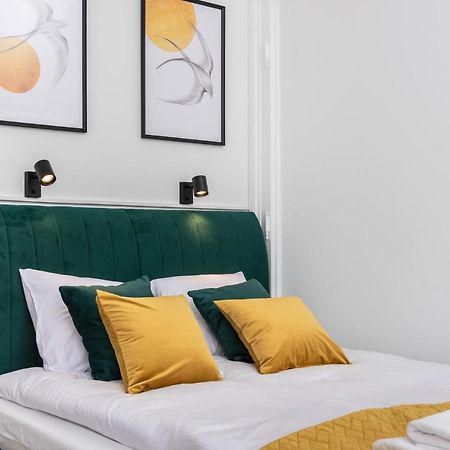 Premium Splendid Old Town Suites - By Upstairs Cracóvia Exterior foto