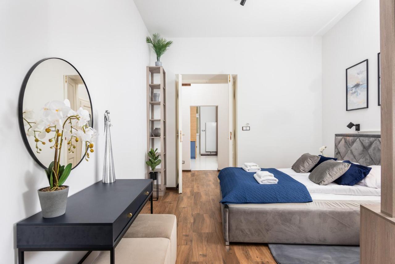 Premium Splendid Old Town Suites - By Upstairs Cracóvia Exterior foto