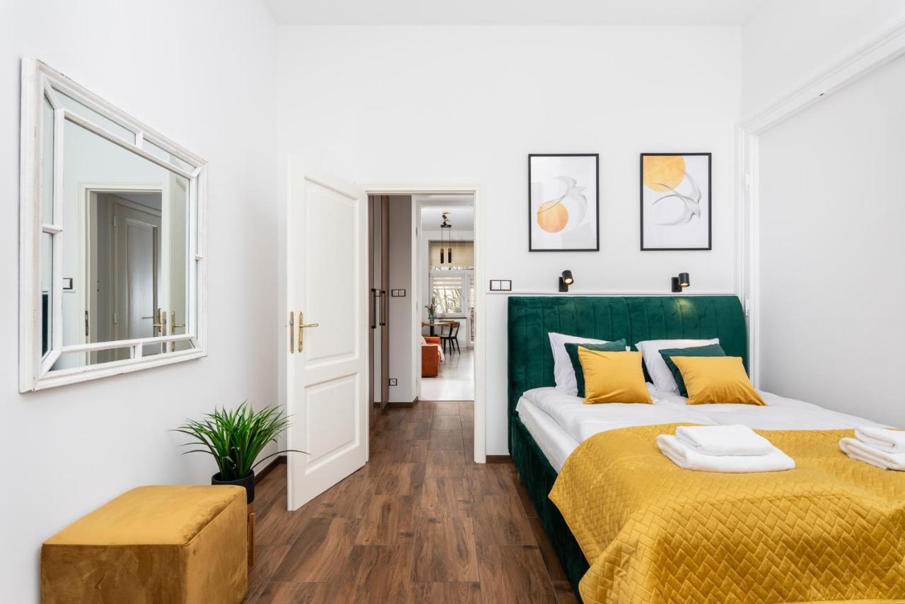 Premium Splendid Old Town Suites - By Upstairs Cracóvia Exterior foto